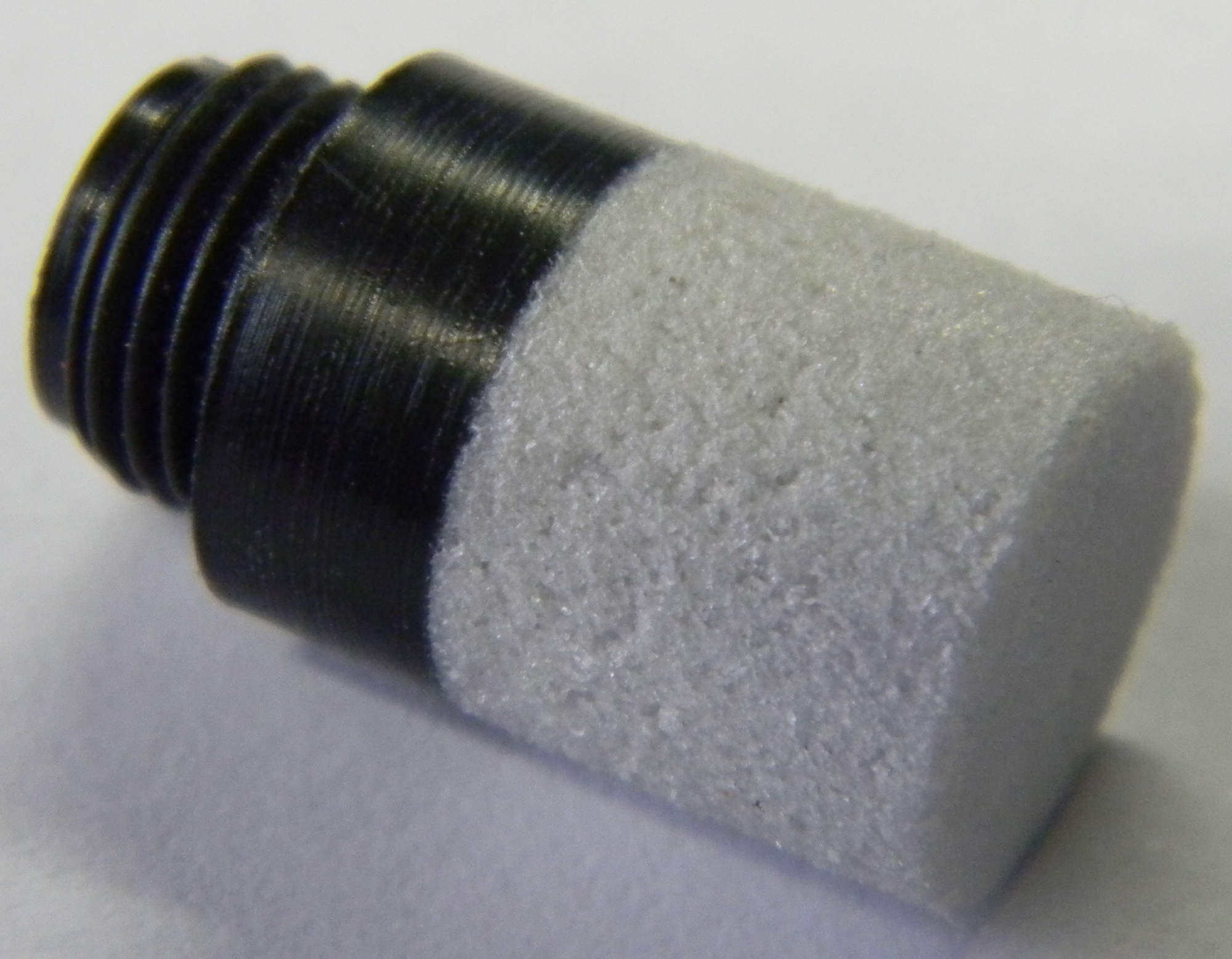 Sonder Schalldämpfer aus POROPLAST mit angeschweißtem Gewinde